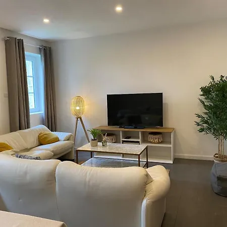 Border Apartment *